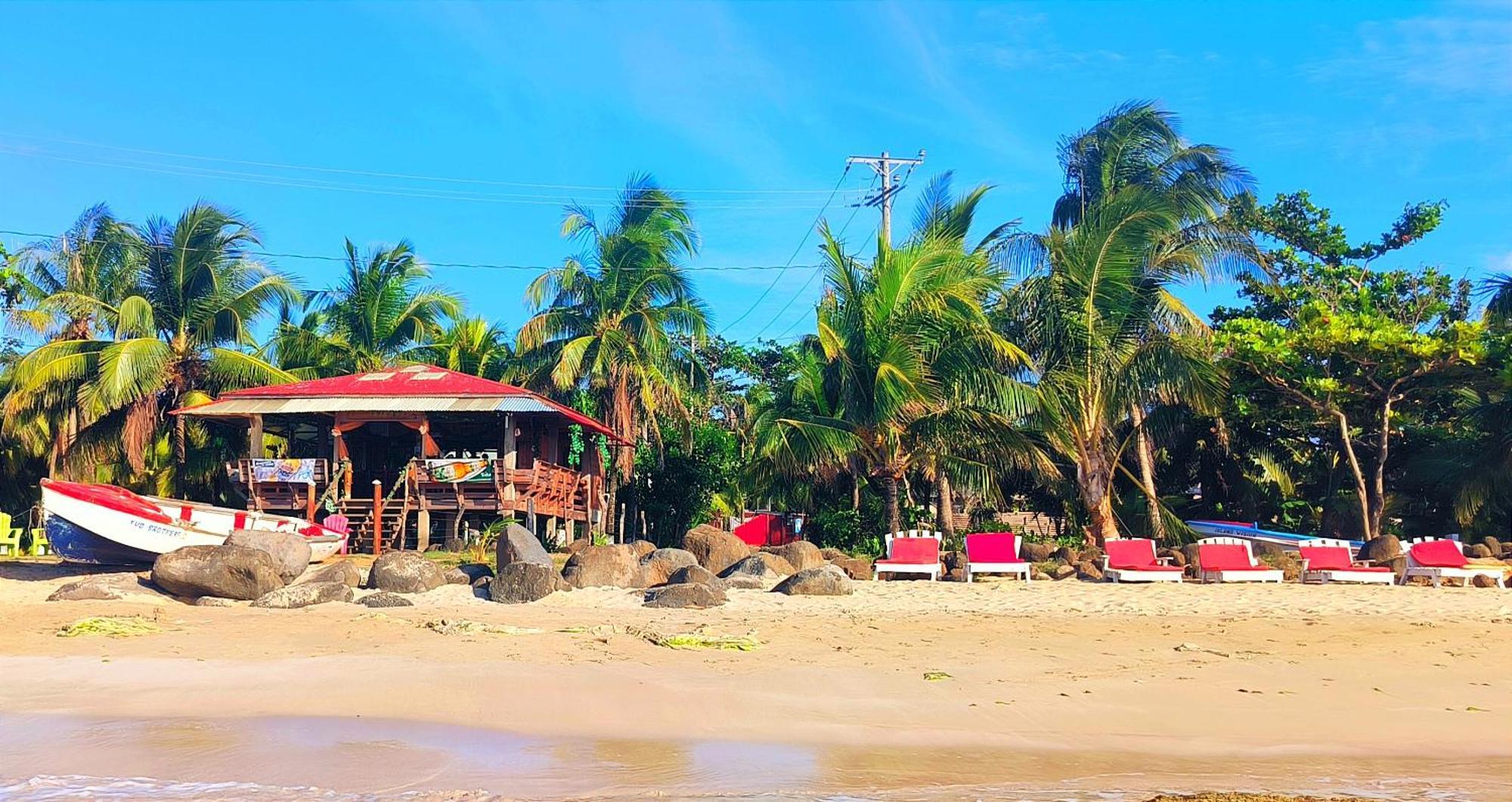 Paraiso Beach Hotel Brig Bay Exterior foto